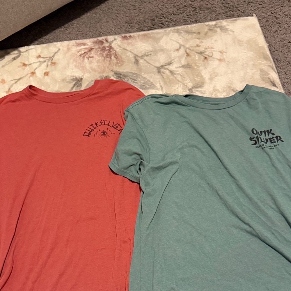 Quiksilver Coral and Seafoam Short Sleeve Graphic Mens large t shirts